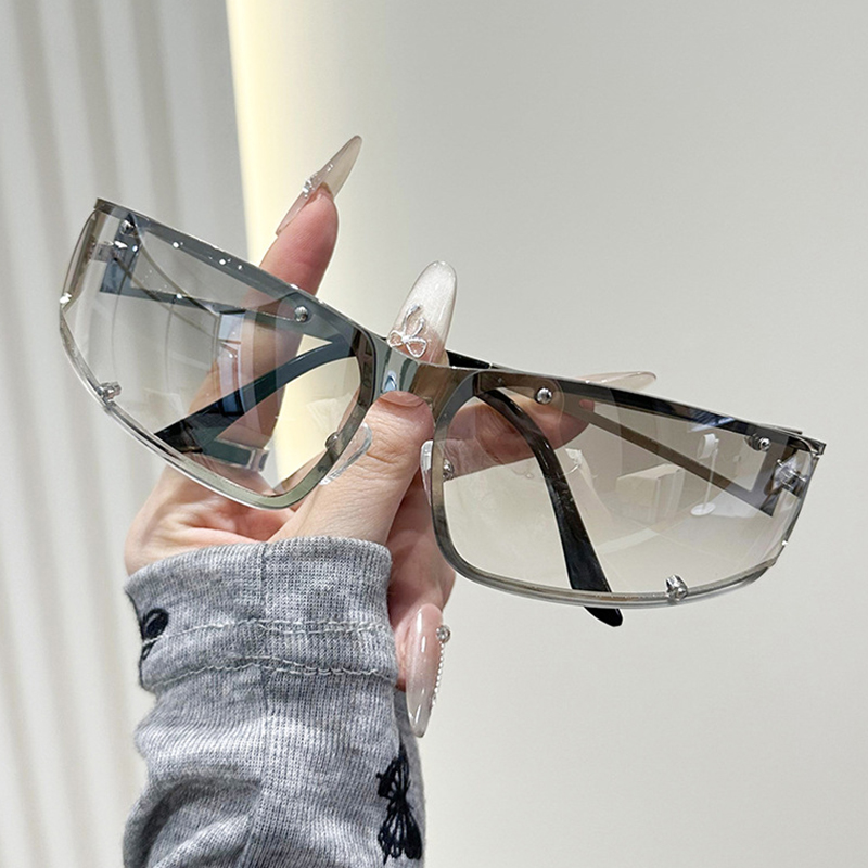 Street Fashion Photo - Women's Fashion Hollow Sunglasses Retro New