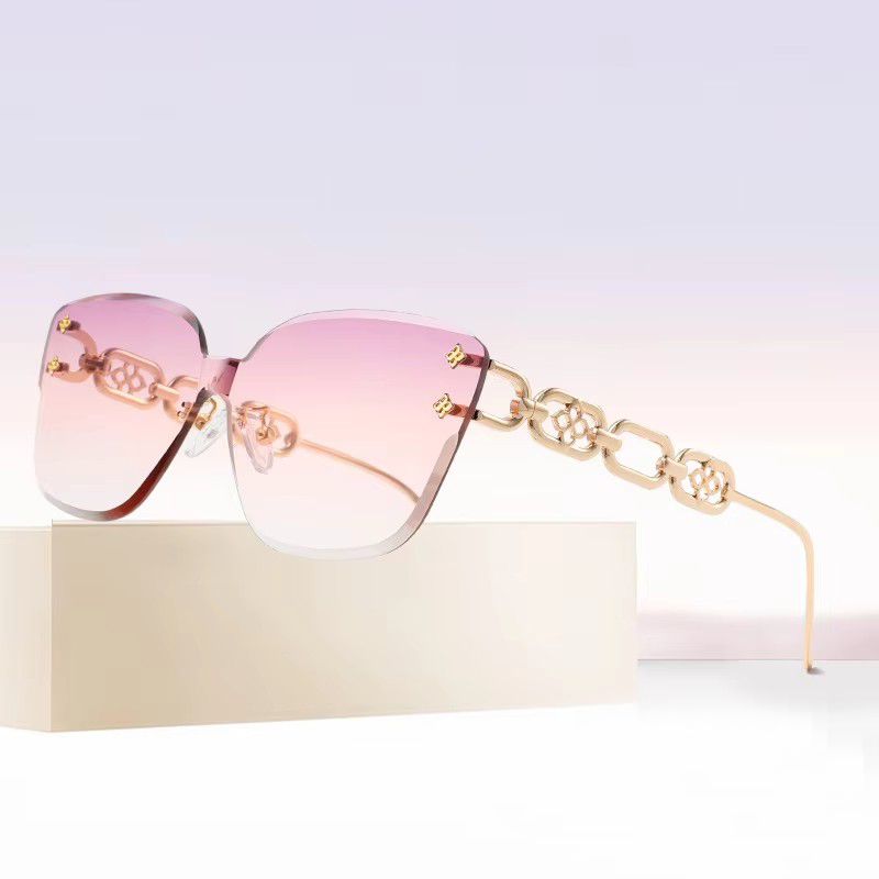 Street Fashion Photo - New Fashionable Sunglasses Street Photo Catwalk