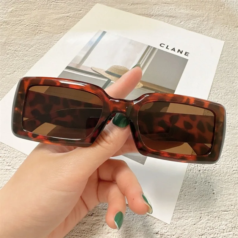 New Rectangular Women's Sungla - Street Fashion Photo recension och pris
